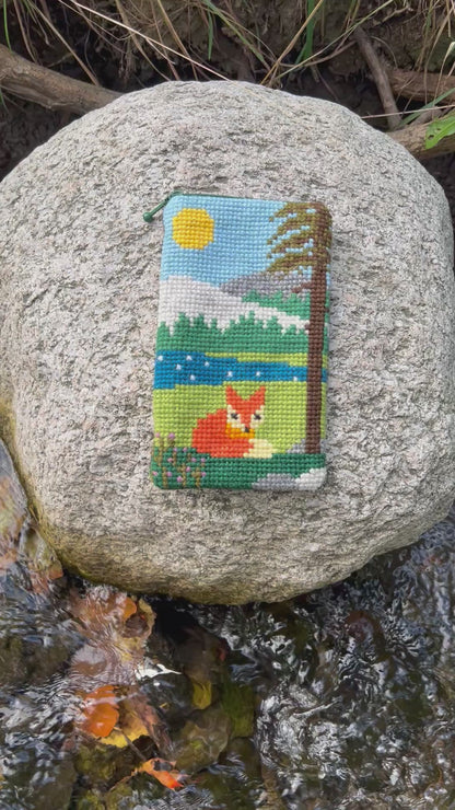 Mobil och glasögonfodral kit ”Vildmarken, där älven glittrar” ca 12x20cm
